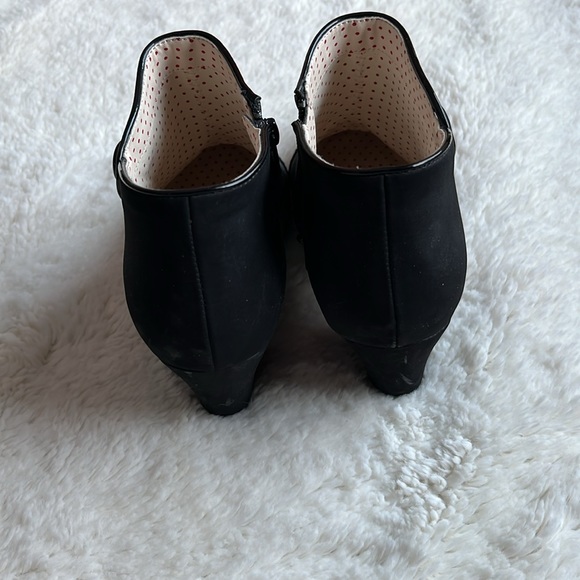 B.A.I.T. Retro Bootie Black Heels - Picture 4 of 4